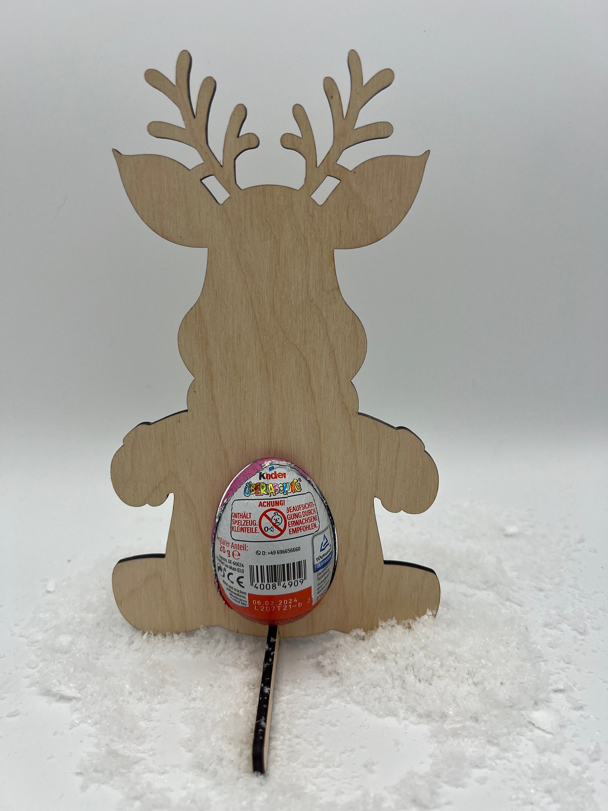 Personalisierbares Holz-Rentier mit Platz für ein Schoko-Ei, ideal als Weihnachtsdekoration oder Geschenk für Kinder.